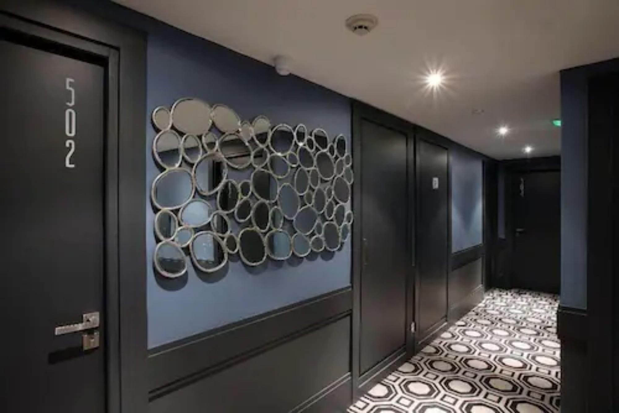 Hotel Le Cinq Hyper - Centre Chambery Interior photo