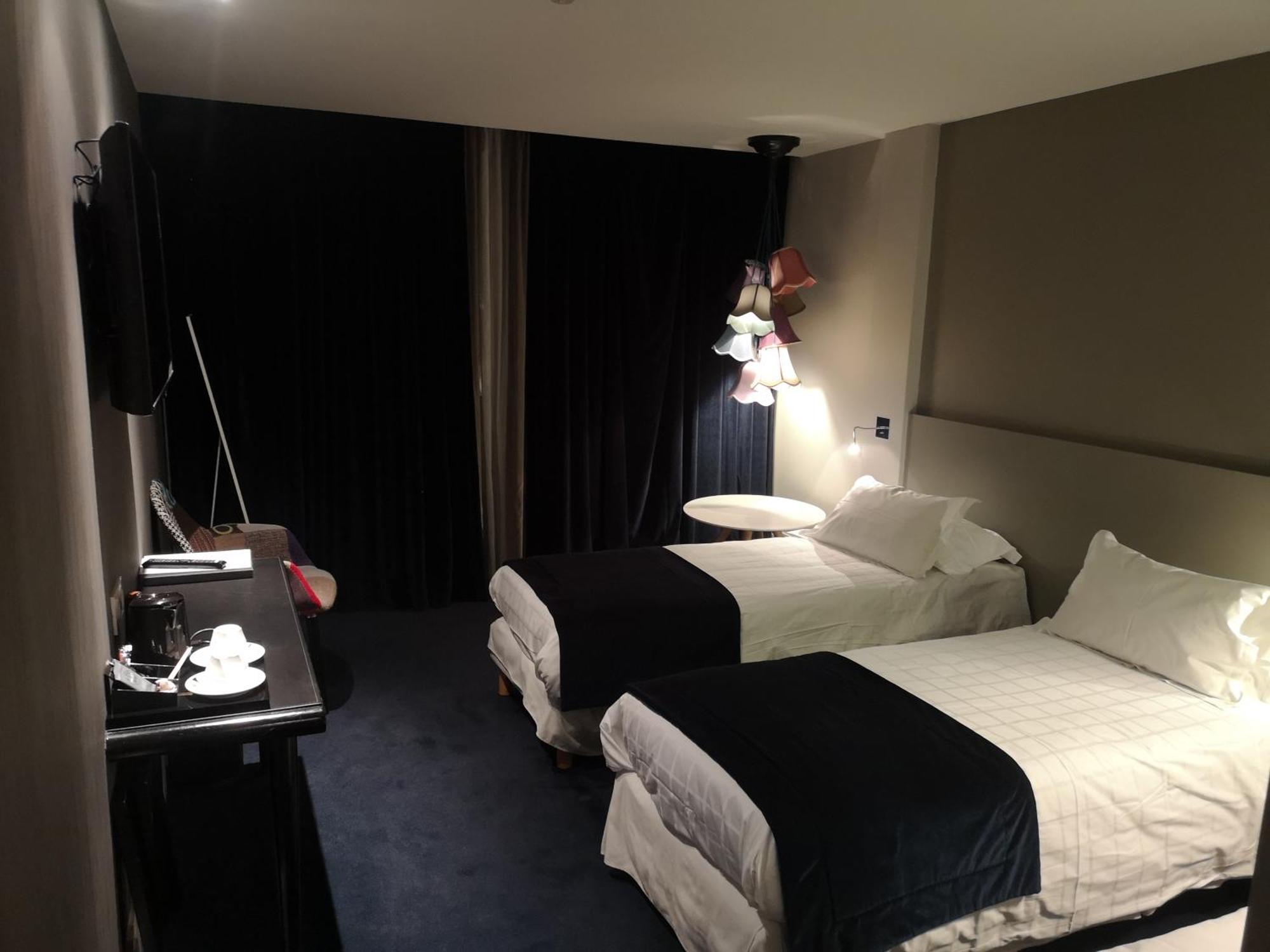 Hotel Le Cinq Hyper - Centre Chambery Exterior photo
